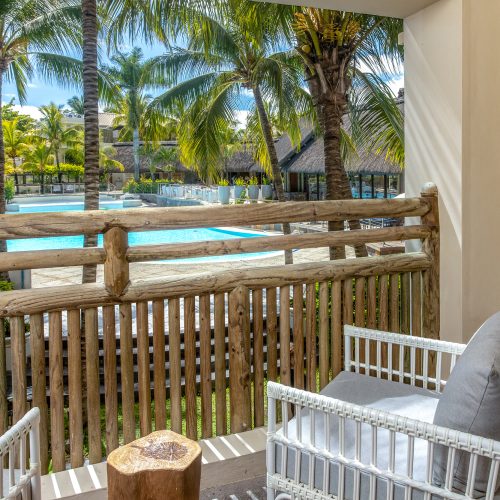 LA Couple Poolside Room